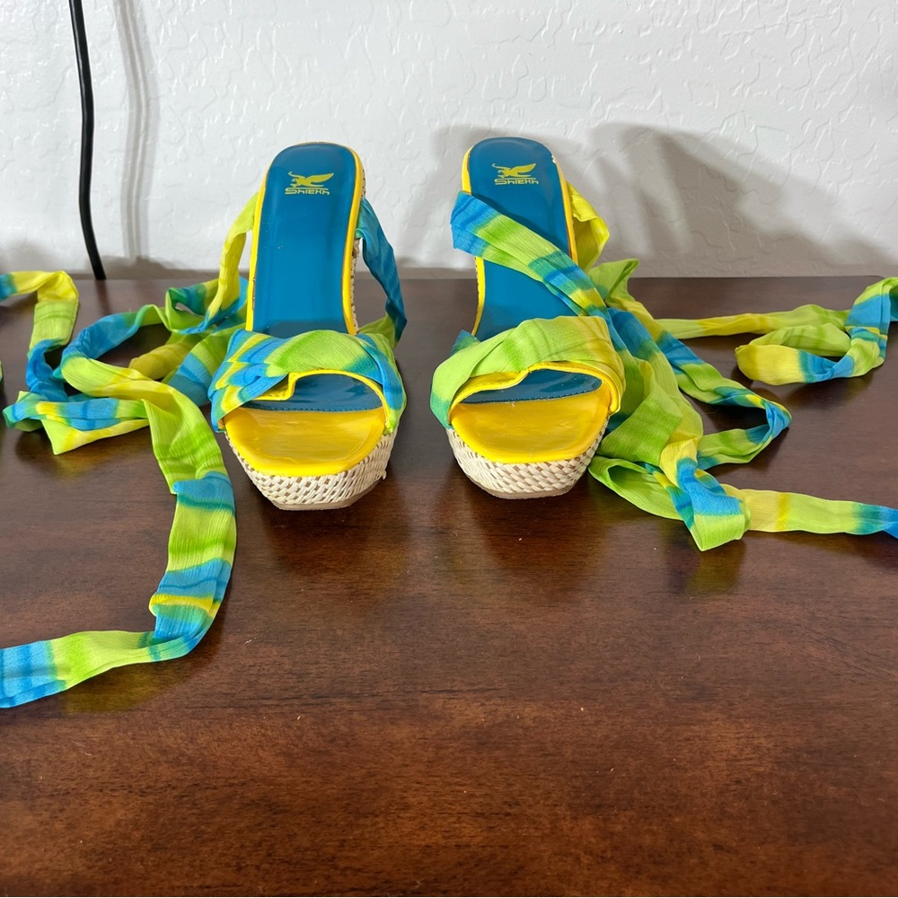 Vibrant Espadrille Sandals with Strappy Design